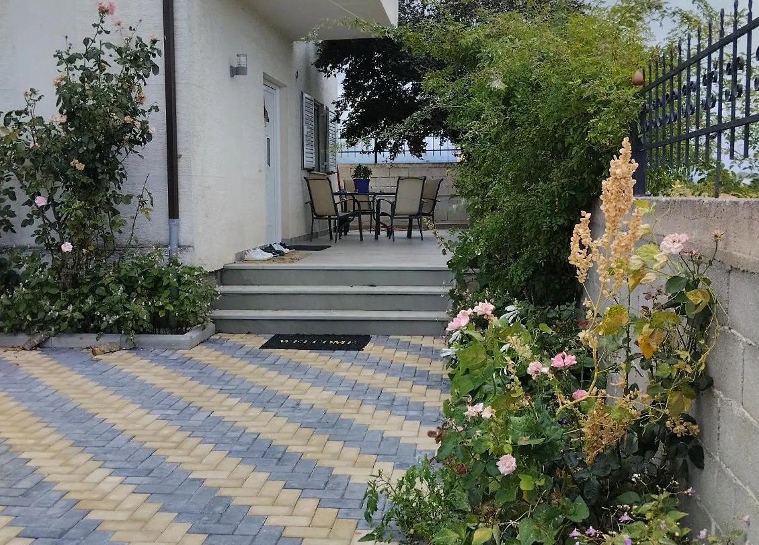 Guest house Dhoma Romantike , Qetesi Absolute! Hotel Korce